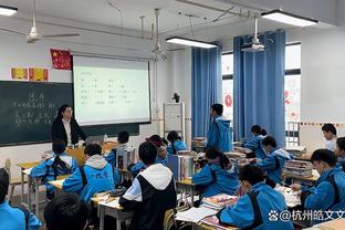 吴前妻子晒现场观战与吴前合照：第一次来快乐老家 久违啦